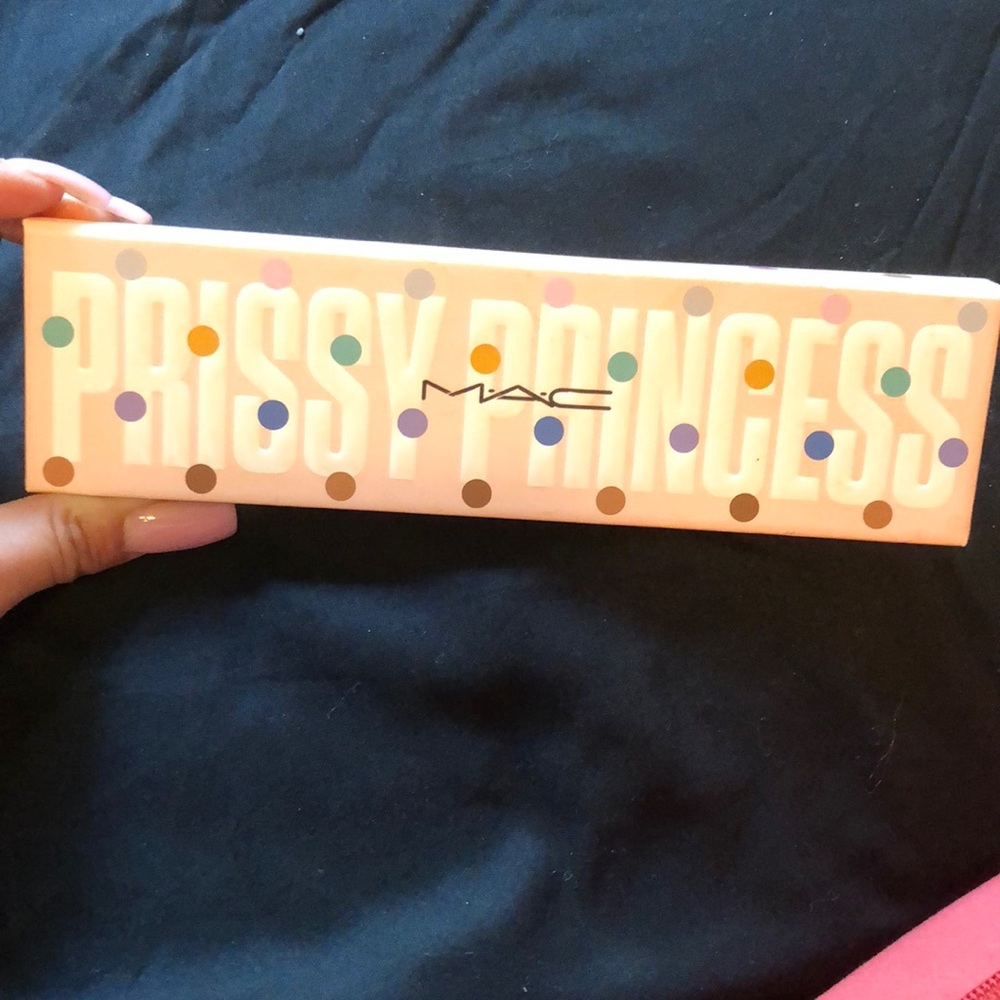 MAC Prissy Princess eyeshadow pallet